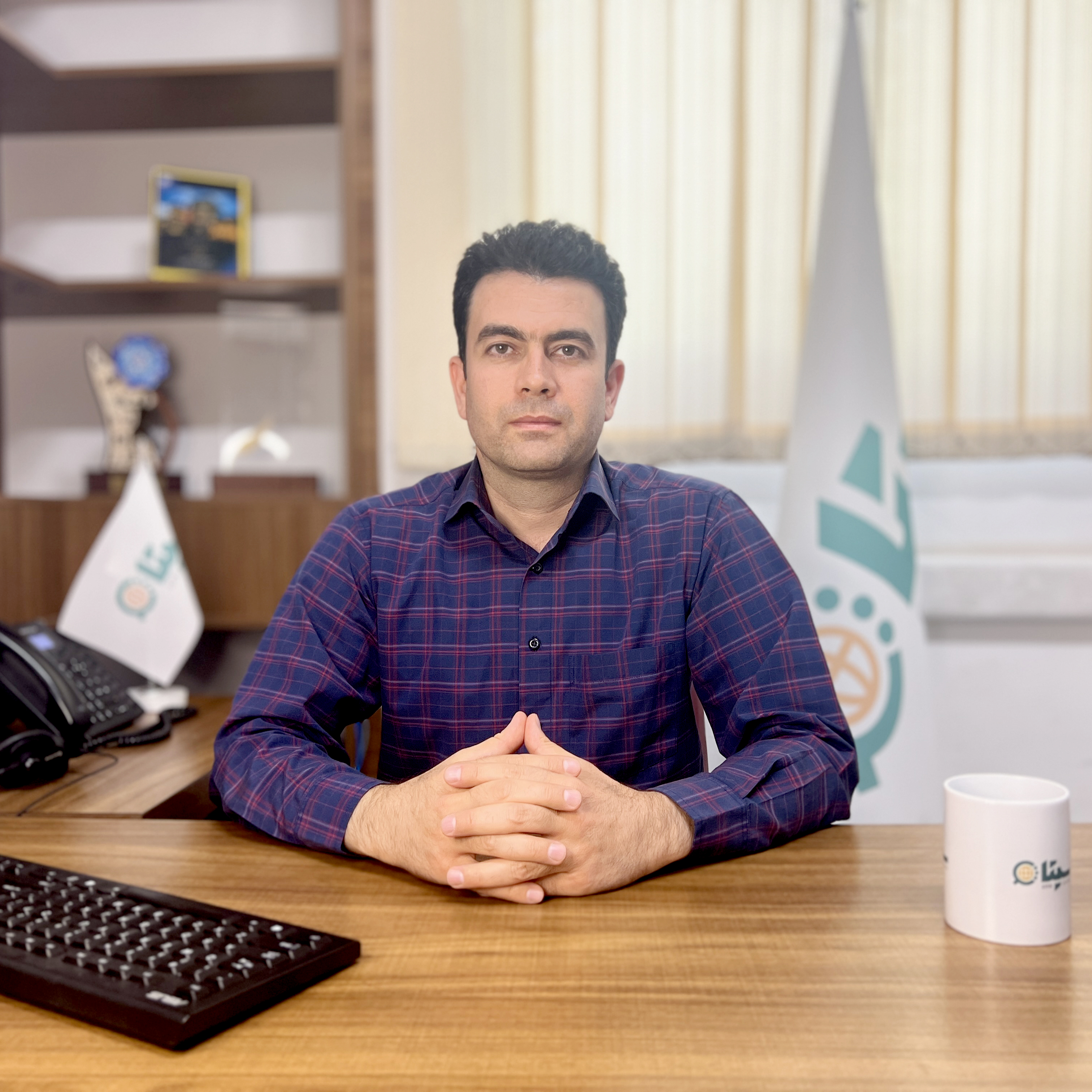 حسین صادقی - مدیرعامل.jpg
